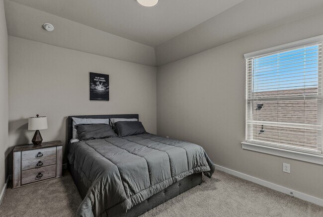 Building Photo - 706 Melody Hl Dr