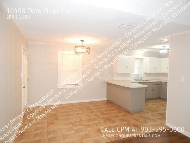 Building Photo - 10498 Twin Oaks Dr
