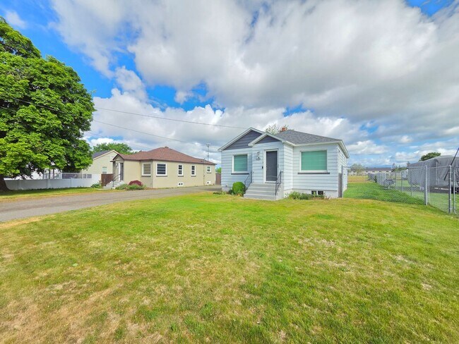 Building Photo - $1,725 - 2 Bed / 1 Bath Charming Home in Spokane Valley
