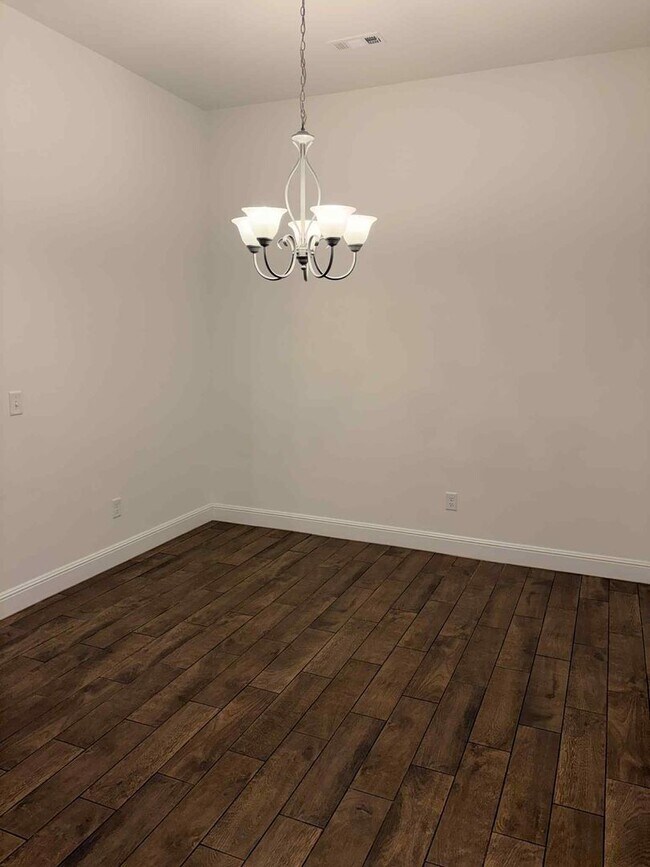 Building Photo - WEBB CITY  Beautiful 3 Bedroom 2 Bathroom ...