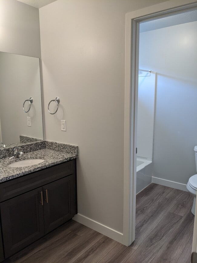 Building Photo - 3293 S Lincoln Ln