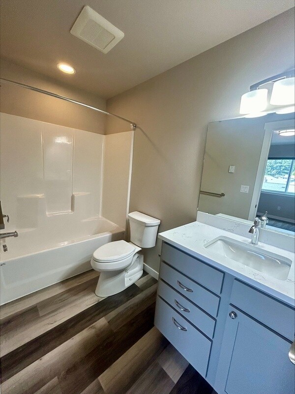 Building Photo - 612 Mead Ave