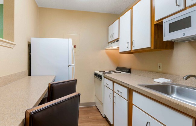 Building Photo - Furnished Studio-Fort Wayne - North