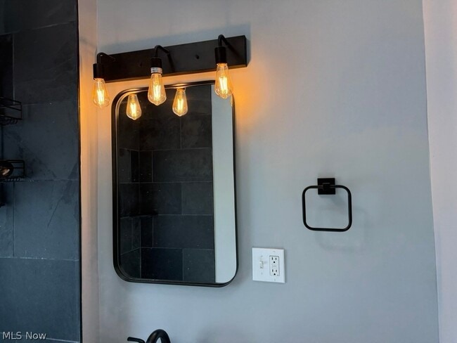 Building Photo - 3231 W 121st St