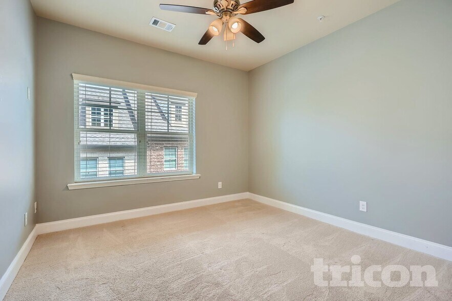 Building Photo - 616 Luckett Ct