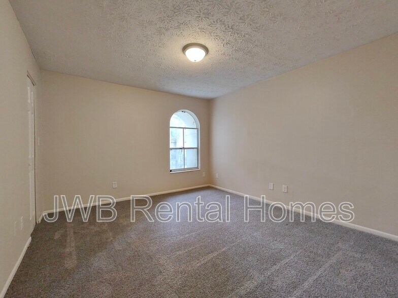 Building Photo - 7201 Arlington Expy