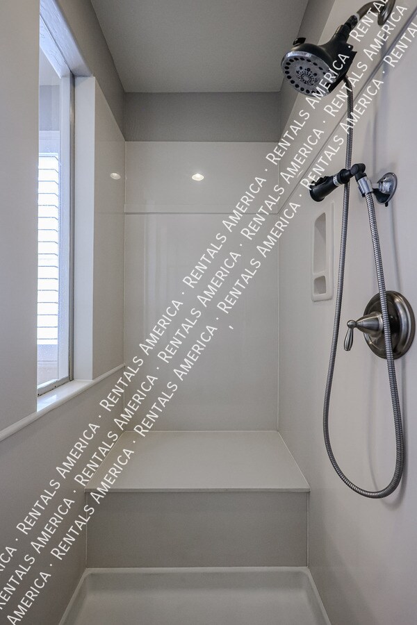 Building Photo - 1936 S Sycamore Pl