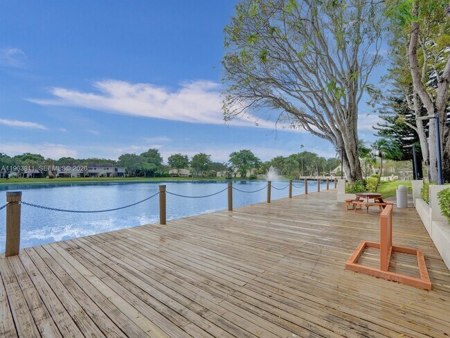 Building Photo - 2553 NW 42nd Ave