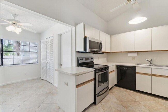 Building Photo - 5942 Parkwalk Cir W