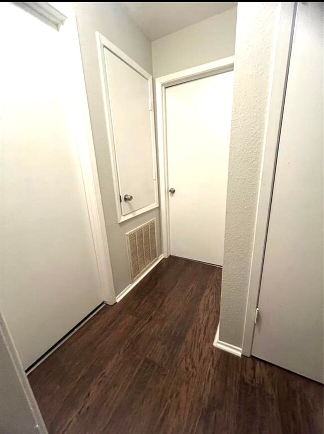 Building Photo - 119 Lazy Ln
