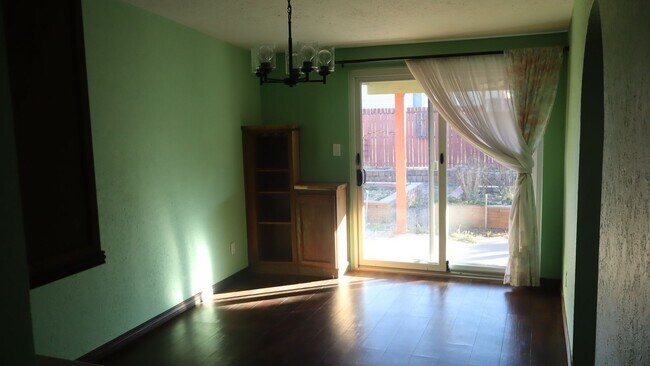 Building Photo - Spacious