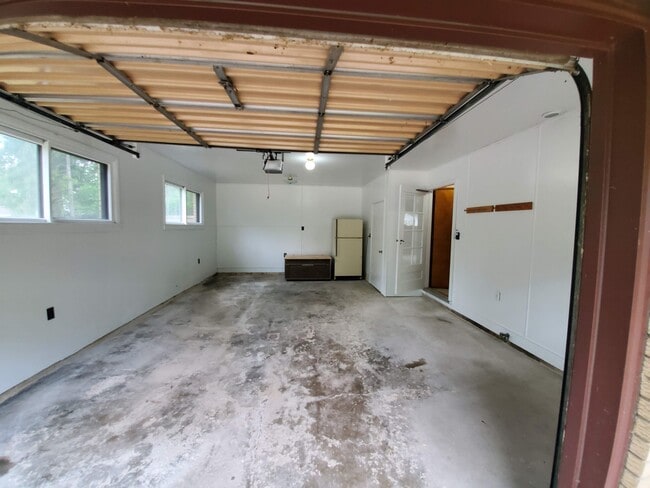 1 Plus Garage View - 591 E Glenlord Rd
