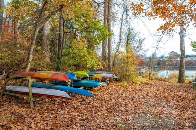 Building Photo - 2942 S Haven Dr