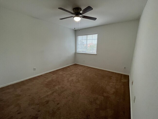 Building Photo - 15434 Grosbeak Pass