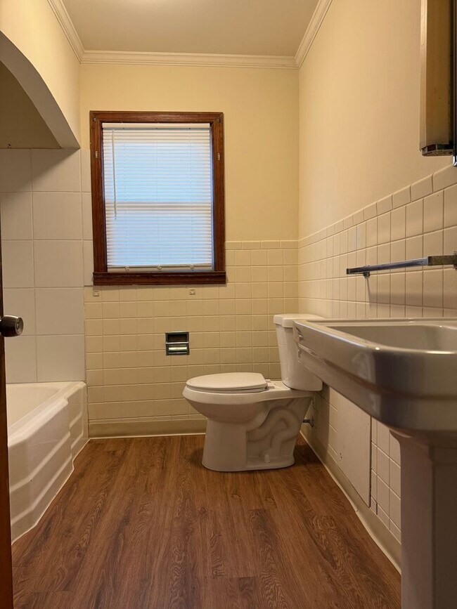 Building Photo - 1914 S Van Buren St