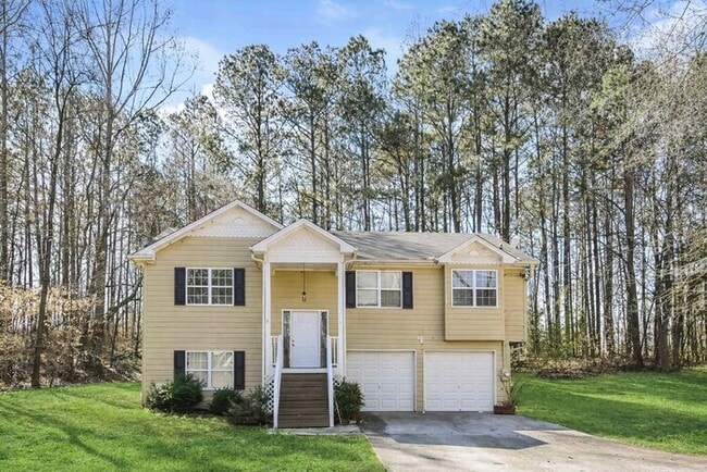 Building Photo - Fantastic 3bd/2ba home! Coming soon!