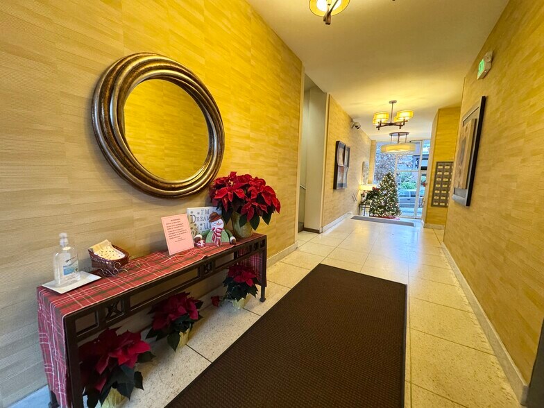 Building Photo - 1221 Minor Ave