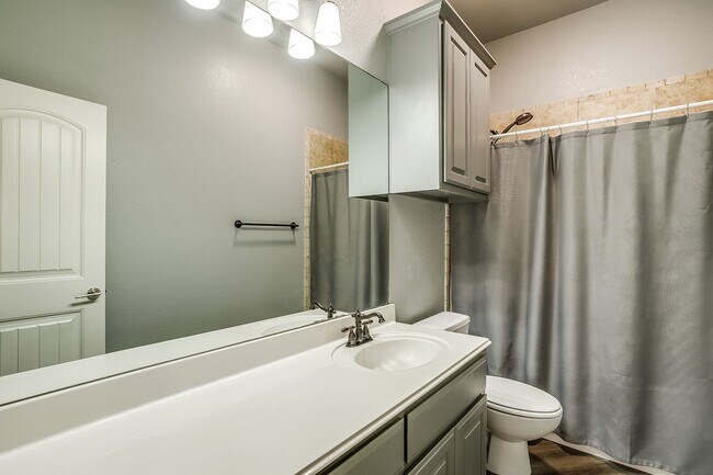 Building Photo - Beautiful 4 Bed, 2 Bath in Pristine Willow...