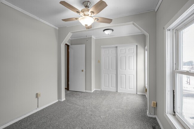 Building Photo - 509 W Baker St