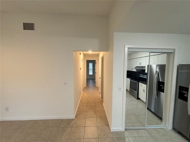 Building Photo - 450 N Elmwood Point