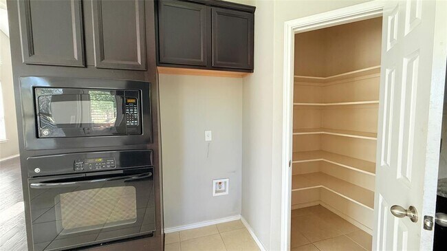 Building Photo - 1614 Westmeadow Trail