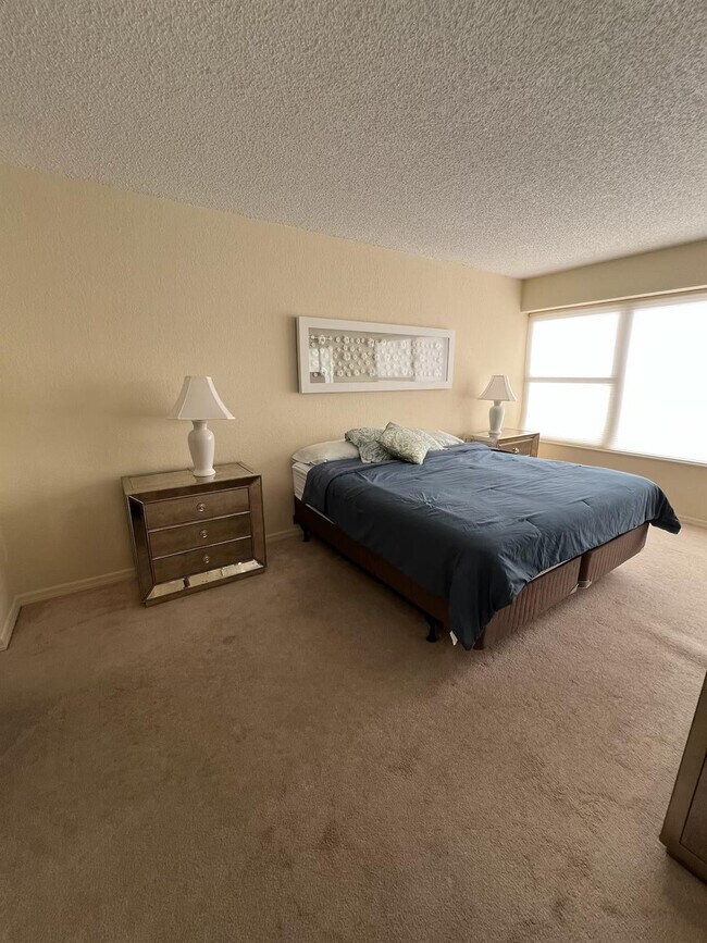 Building Photo - 3800 Galt Ocean Dr