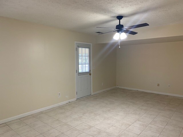 Den/Family Room - 3099 Hopkins Rd