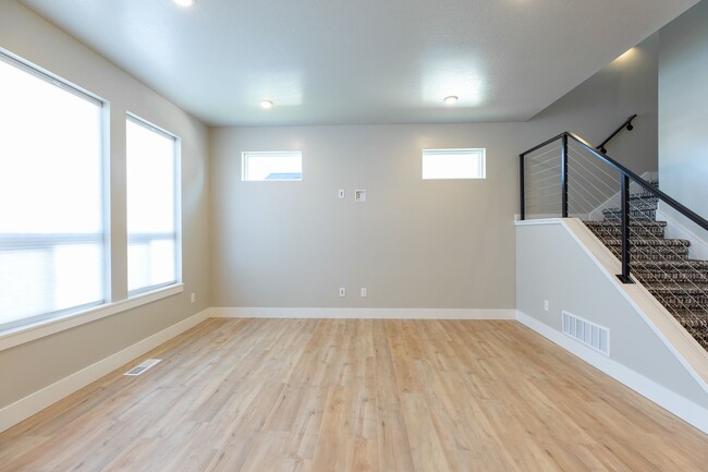 Building Photo - New 3-Bed, 2.5-Bath – Luxury & Efficiency ...