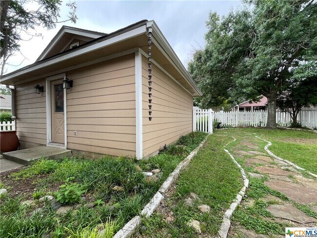 Building Photo - 5651 Hartson