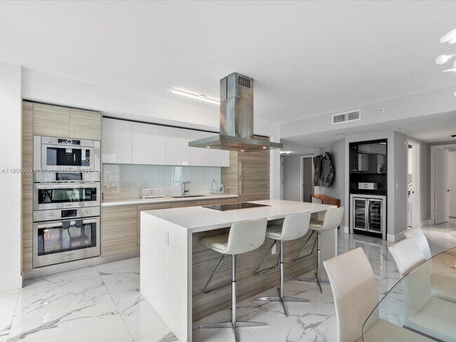 Building Photo - 300 Sunny Isles Blvd