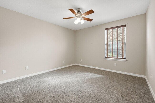 Building Photo - 1949 Mooring Dr