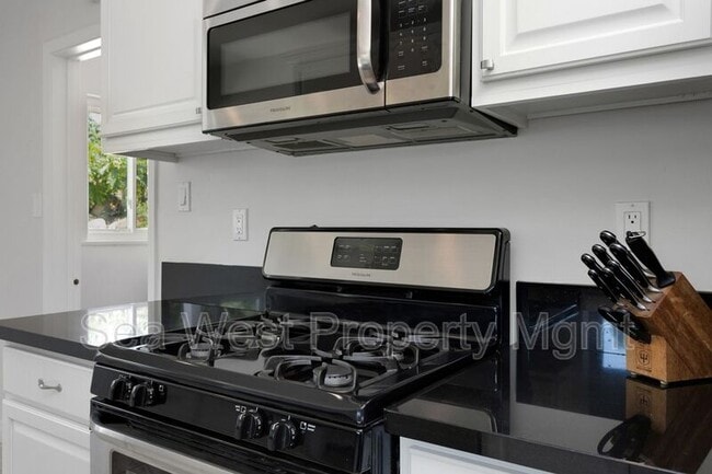 Building Photo - 3267 Bernardo Ln
