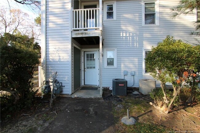 Building Photo - 3905 Lexington Dr