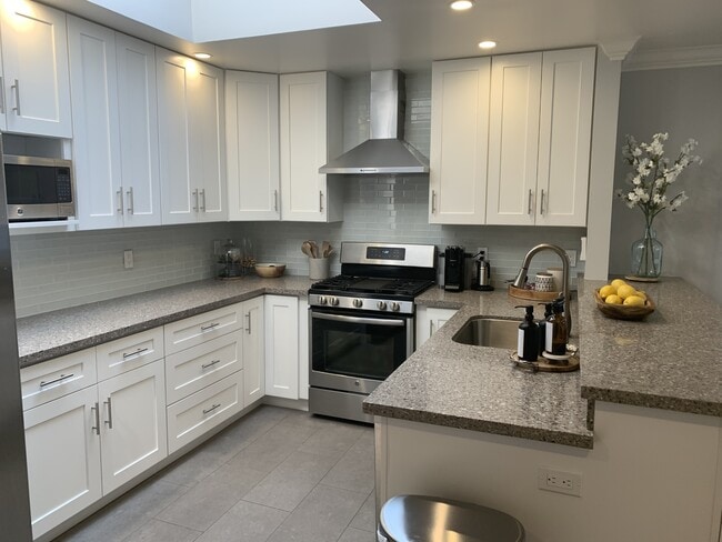 Building Photo - 1417 Sunnyslope Ave