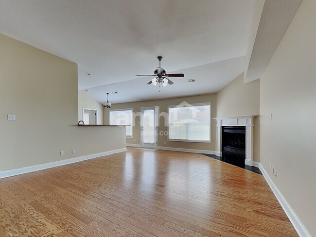 Building Photo - 1061 Saint Johns Dr