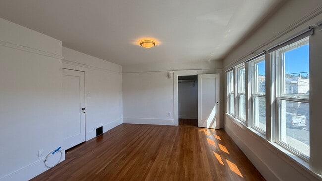 Building Photo - DREAM HOME! Spacious 3 BR + Sunroom/ 1.5 BA  in the Richmond area- AMSI