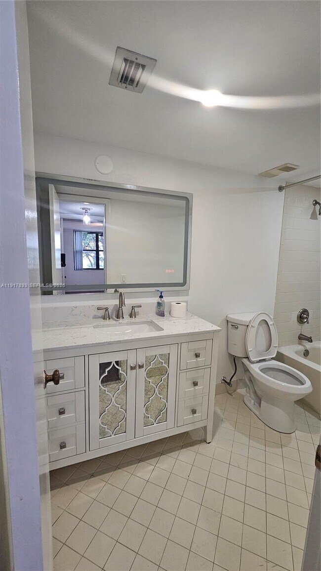 Building Photo - 105 Lake Emerald Dr