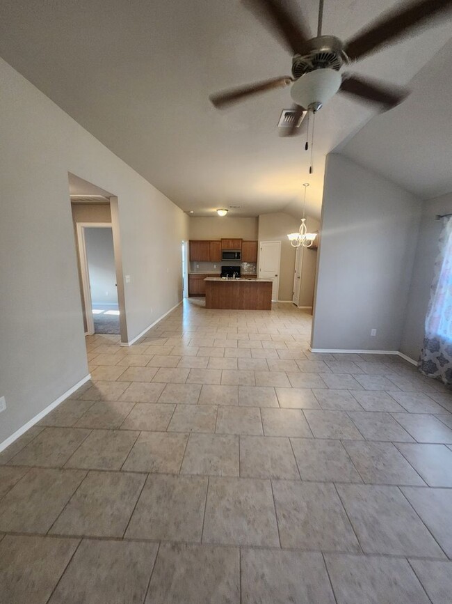 Building Photo - $500 OFF FIRST MONTHS RENT SPECIAL! Mustan...