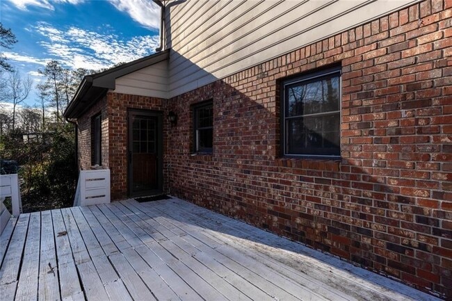 Building Photo - 1049 Seven Springs Cir NE