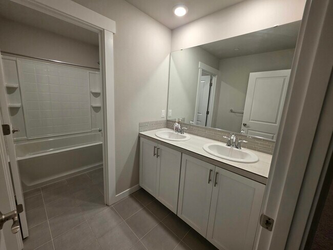 Building Photo - 21118 Meridian Dr SE