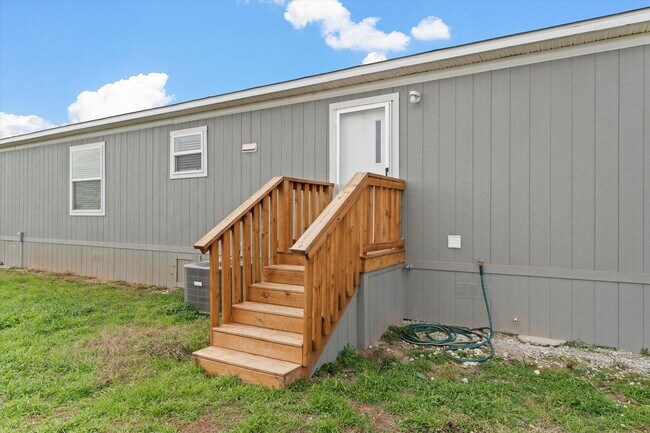 Building Photo - Spacious Country Living In Gholson