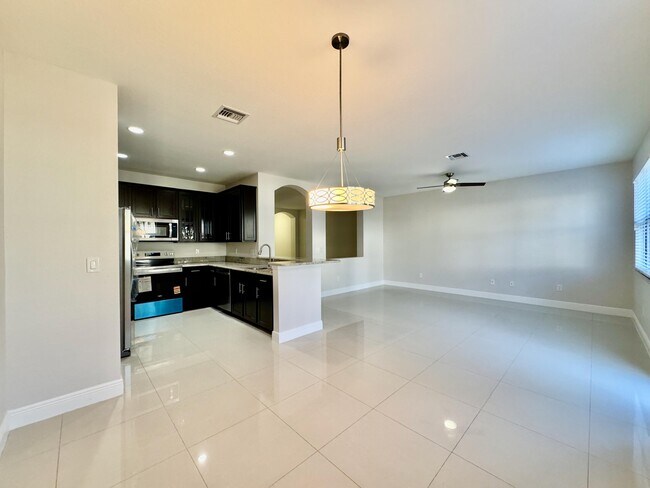 Building Photo - 9623 Town Parc Cir S