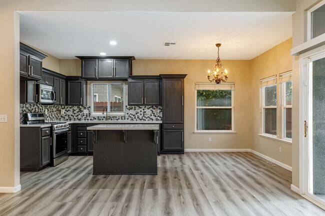 Building Photo - 4 bedroom home for RENT in Turlock only mi...