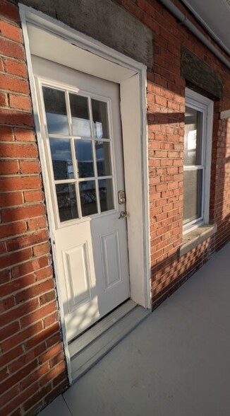 Building Photo - 467 Burgess St