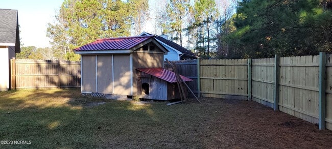 Building Photo - 139 Daphne Dr