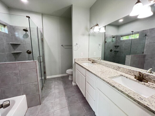 Building Photo - Lovely home for rent in Ennis, TX!