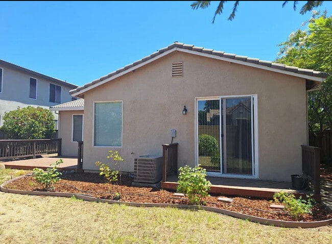 Building Photo - 7641 Rosehall Dr