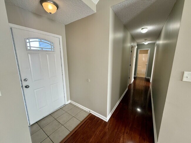 Building Photo - 409 Athena Dr