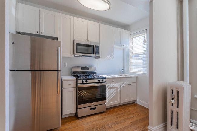 2 BR, 1 BA - 773 SF Renovated - The Shelburne Apartments