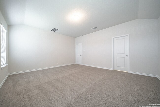 Building Photo - 909 Rolling River